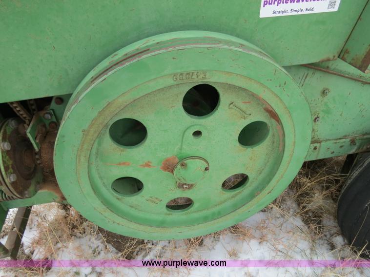 image for item B4553 John Deere 346 small square baler