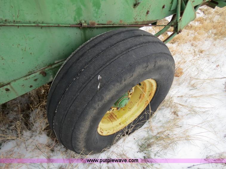 image for item B4553 John Deere 346 small square baler