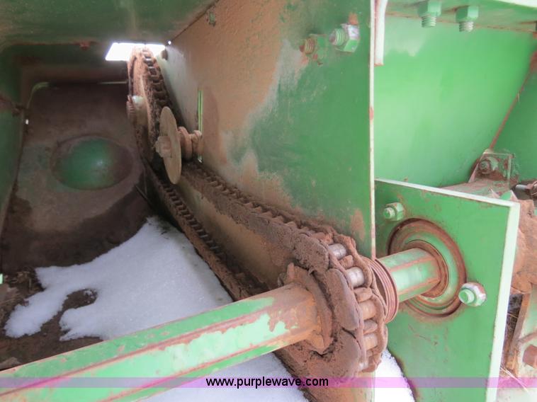 image for item B4553 John Deere 346 small square baler