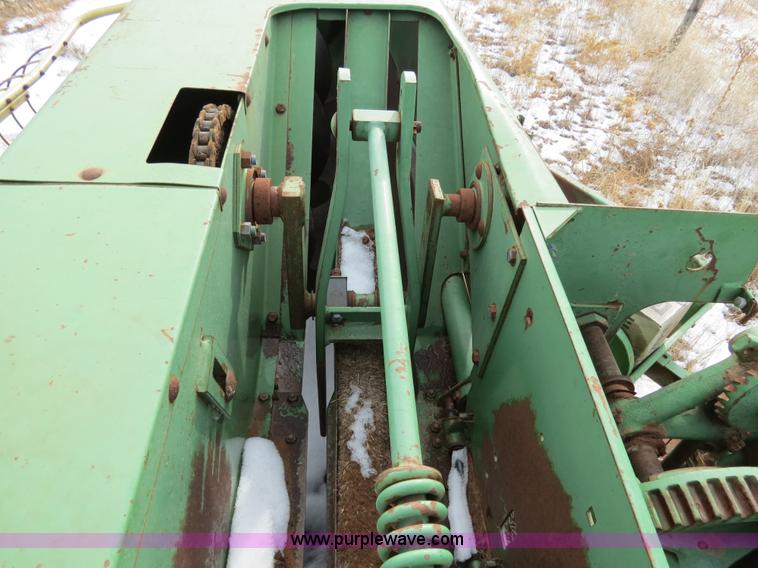 image for item B4553 John Deere 346 small square baler