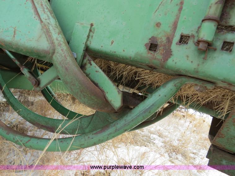 image for item B4553 John Deere 346 small square baler