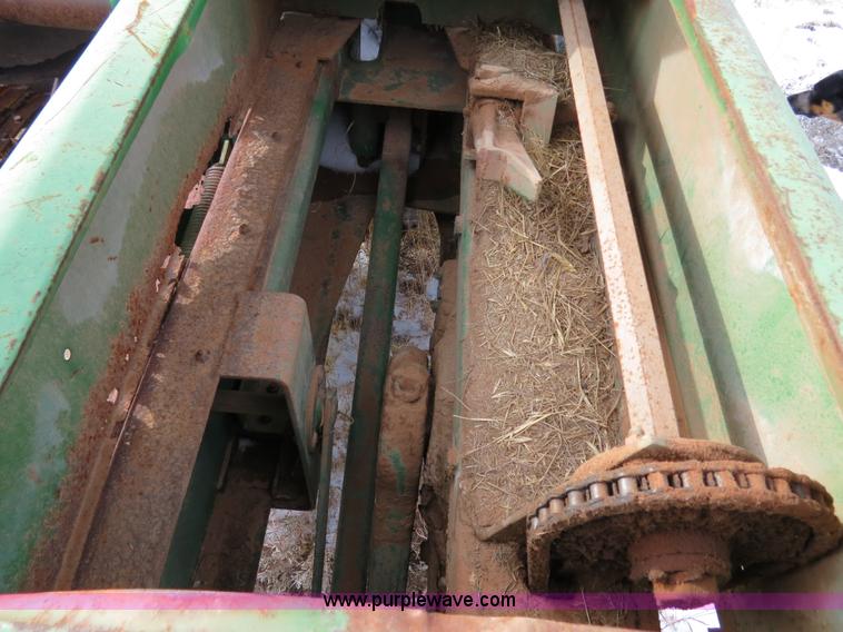 image for item B4553 John Deere 346 small square baler