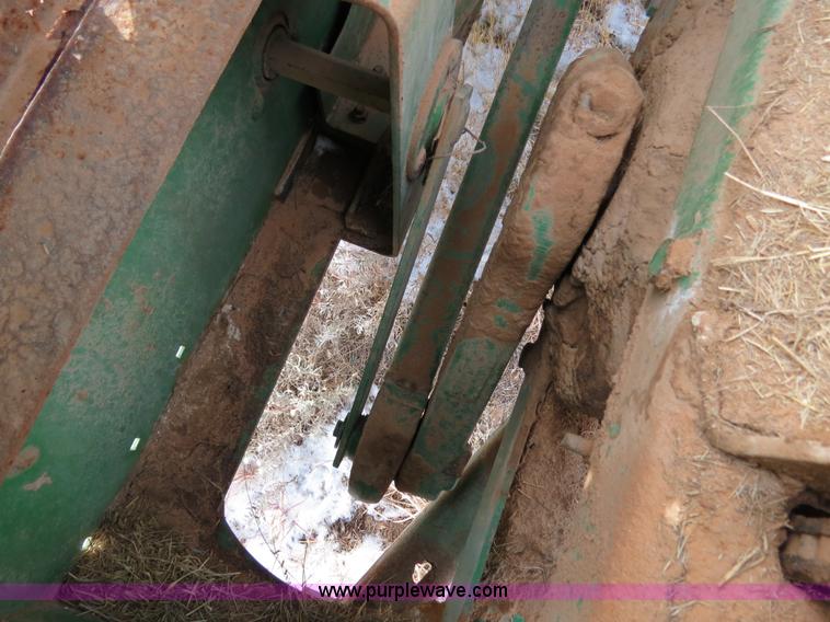 image for item B4553 John Deere 346 small square baler