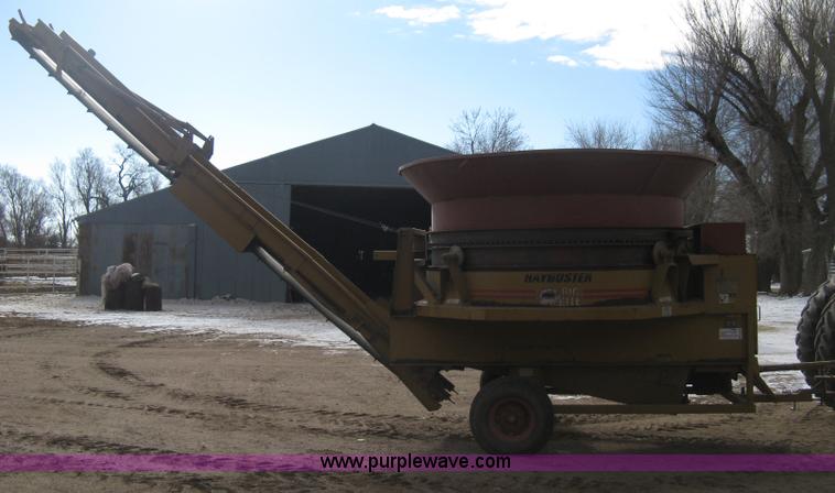 image for item B8456 1992 HayBuster H1000 Big Bite tub grinder