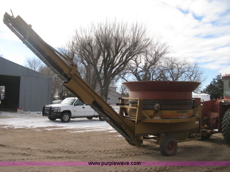 image for item B8456 1992 HayBuster H1000 Big Bite tub grinder