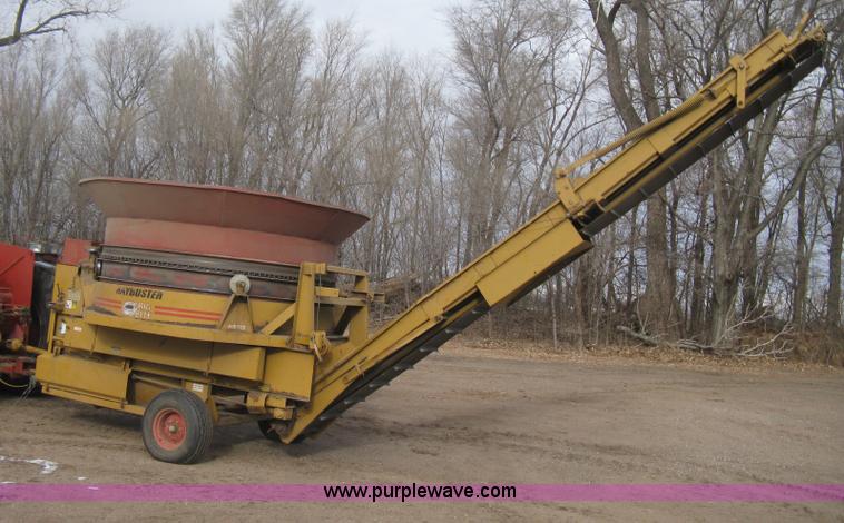 image for item B8456 1992 HayBuster H1000 Big Bite tub grinder