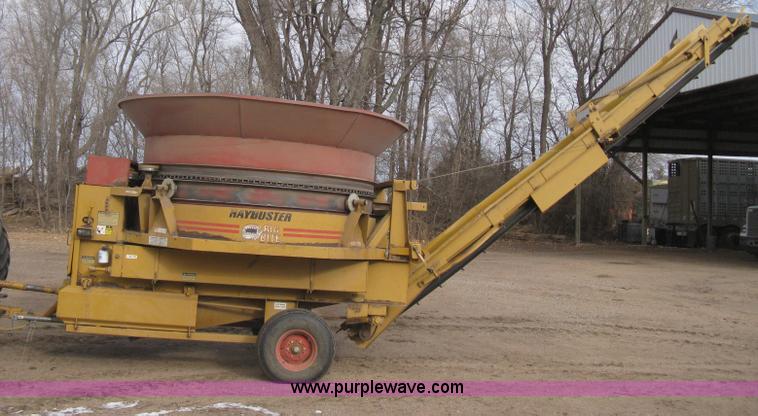 image for item B8456 1992 HayBuster H1000 Big Bite tub grinder