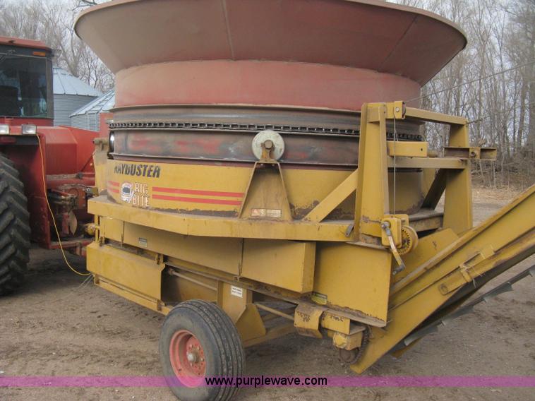 image for item B8456 1992 HayBuster H1000 Big Bite tub grinder