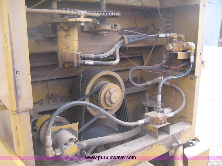 image for item B8456 1992 HayBuster H1000 Big Bite tub grinder