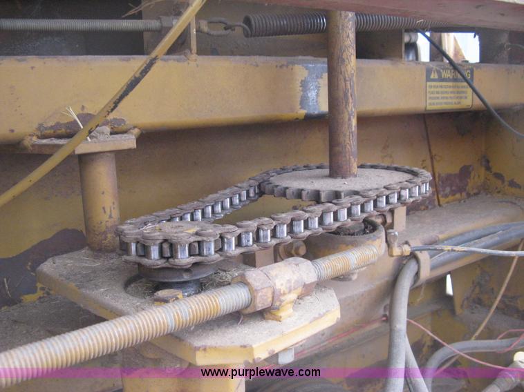 image for item B8456 1992 HayBuster H1000 Big Bite tub grinder