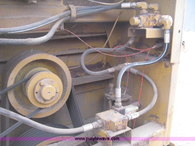 image for item B8456 1992 HayBuster H1000 Big Bite tub grinder