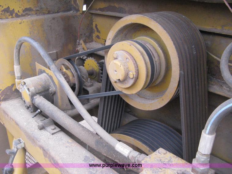 image for item B8456 1992 HayBuster H1000 Big Bite tub grinder