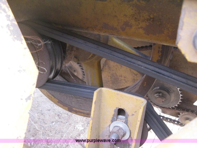 image for item B8456 1992 HayBuster H1000 Big Bite tub grinder