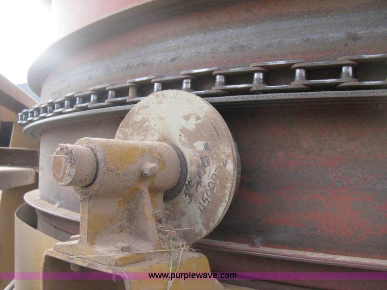 image for item B8456 1992 HayBuster H1000 Big Bite tub grinder