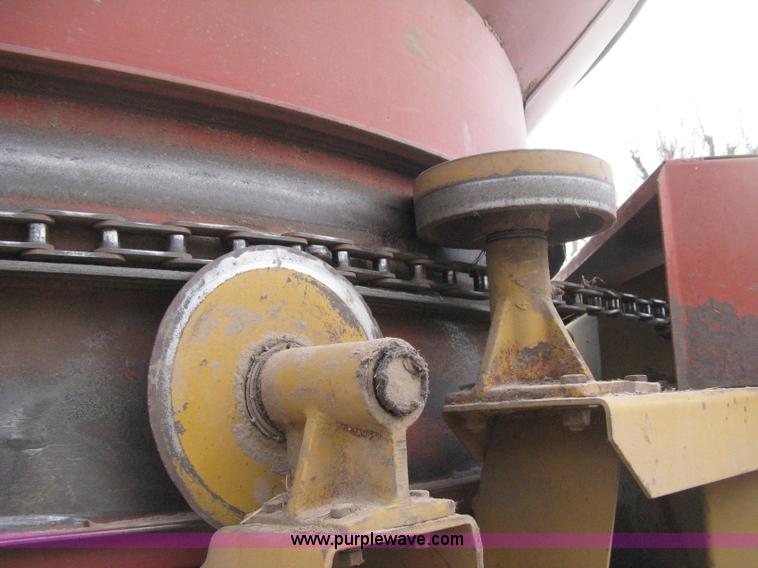 image for item B8456 1992 HayBuster H1000 Big Bite tub grinder