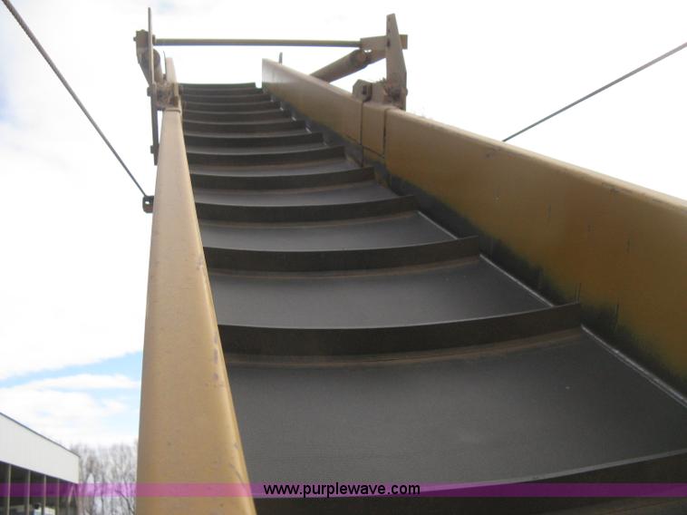 image for item B8456 1992 HayBuster H1000 Big Bite tub grinder