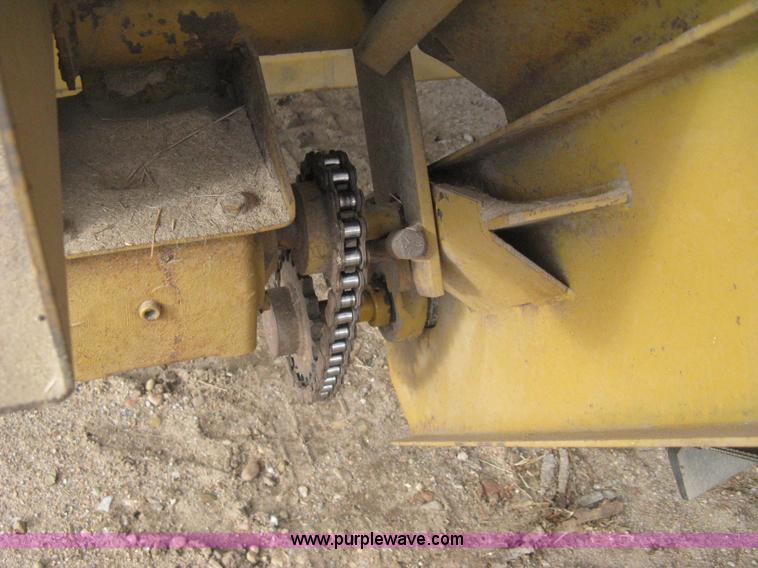 image for item B8456 1992 HayBuster H1000 Big Bite tub grinder