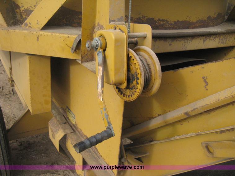 image for item B8456 1992 HayBuster H1000 Big Bite tub grinder