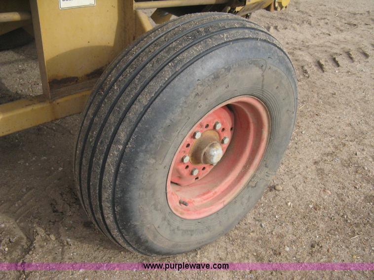 image for item B8456 1992 HayBuster H1000 Big Bite tub grinder