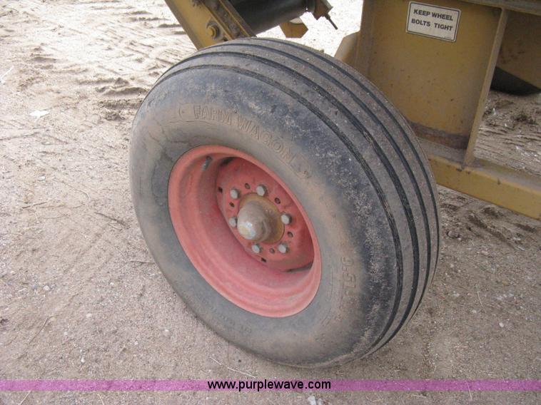 image for item B8456 1992 HayBuster H1000 Big Bite tub grinder