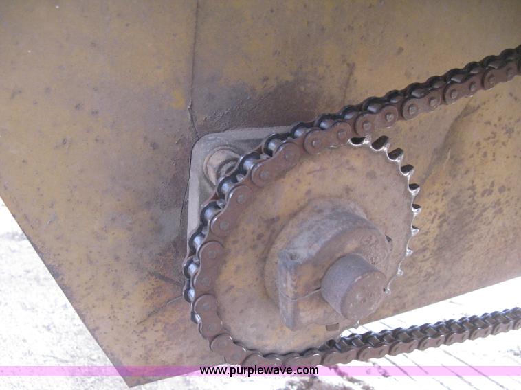 image for item B8456 1992 HayBuster H1000 Big Bite tub grinder