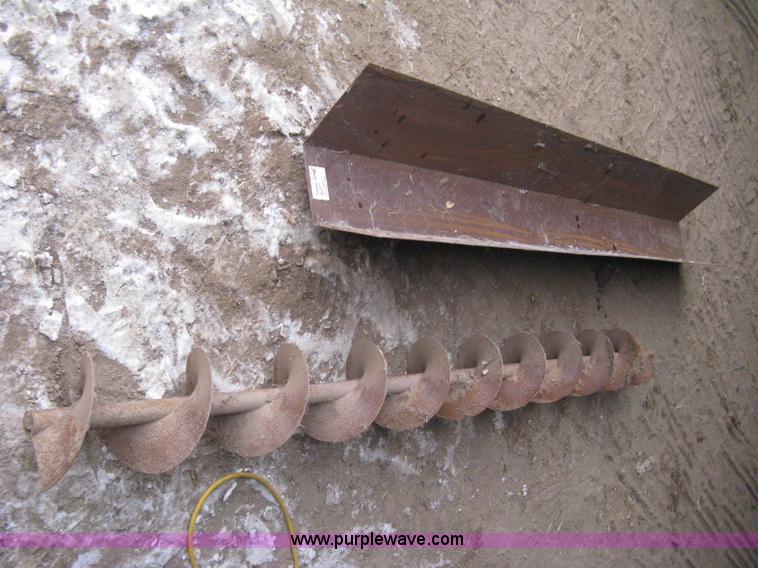 image for item B8456 1992 HayBuster H1000 Big Bite tub grinder