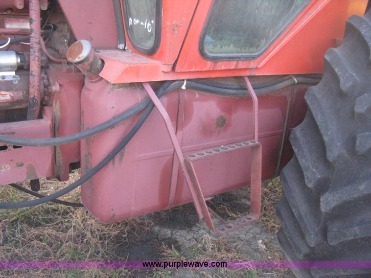 image for item B8487 1976 Allis Chalmers 7080 tractor