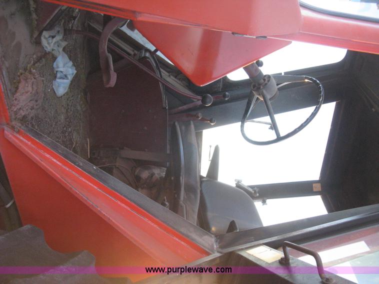image for item B8487 1976 Allis Chalmers 7080 tractor