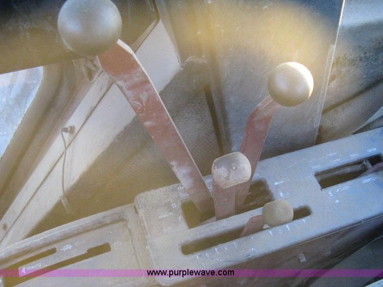 image for item B8487 1976 Allis Chalmers 7080 tractor