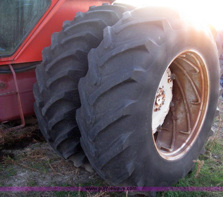 image for item B8487 1976 Allis Chalmers 7080 tractor