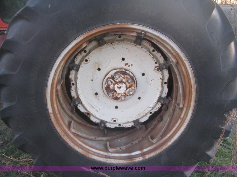 image for item B8487 1976 Allis Chalmers 7080 tractor