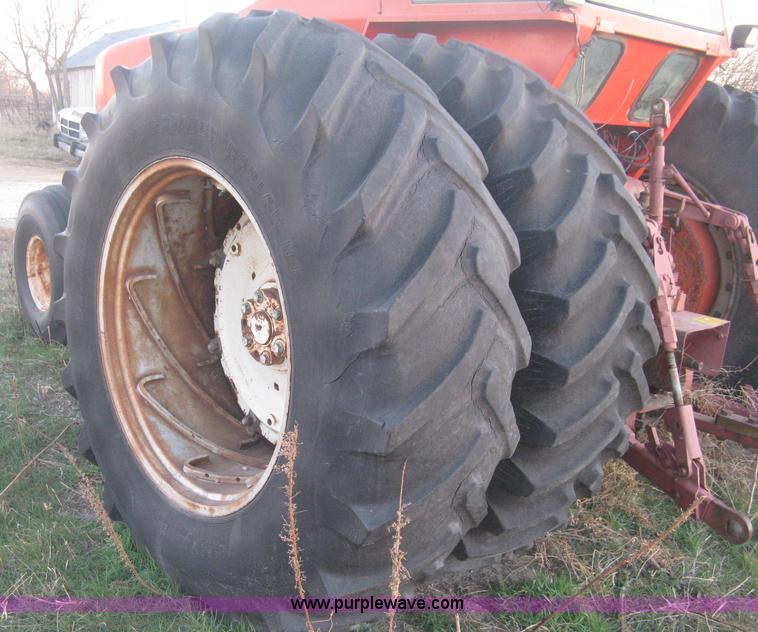 image for item B8487 1976 Allis Chalmers 7080 tractor