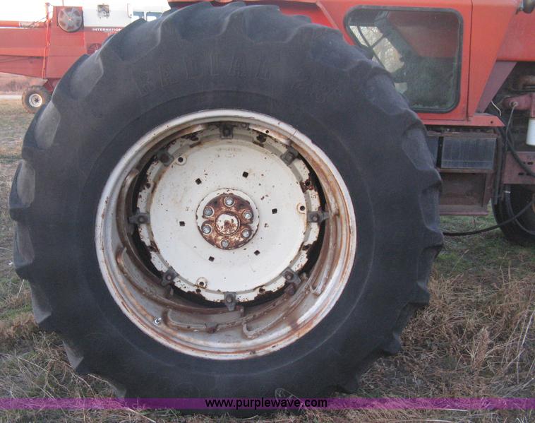 image for item B8487 1976 Allis Chalmers 7080 tractor