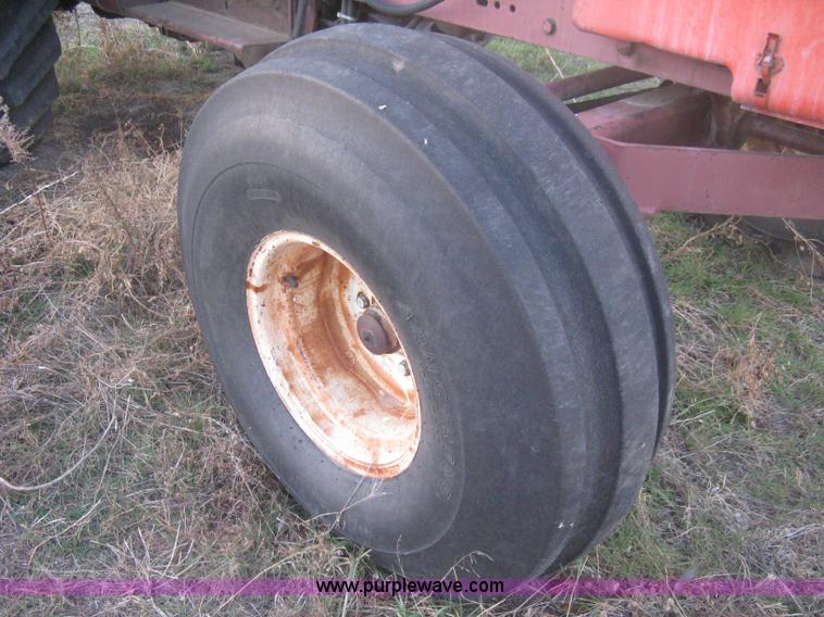 image for item B8487 1976 Allis Chalmers 7080 tractor