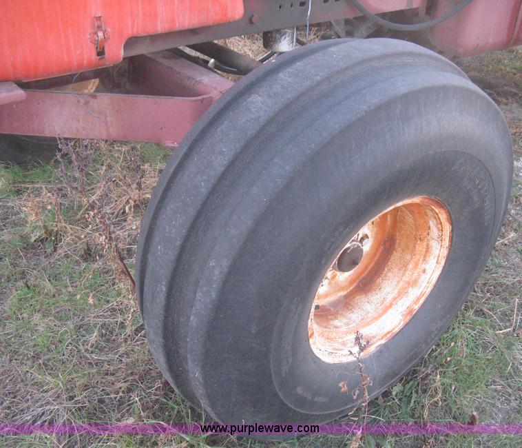 image for item B8487 1976 Allis Chalmers 7080 tractor