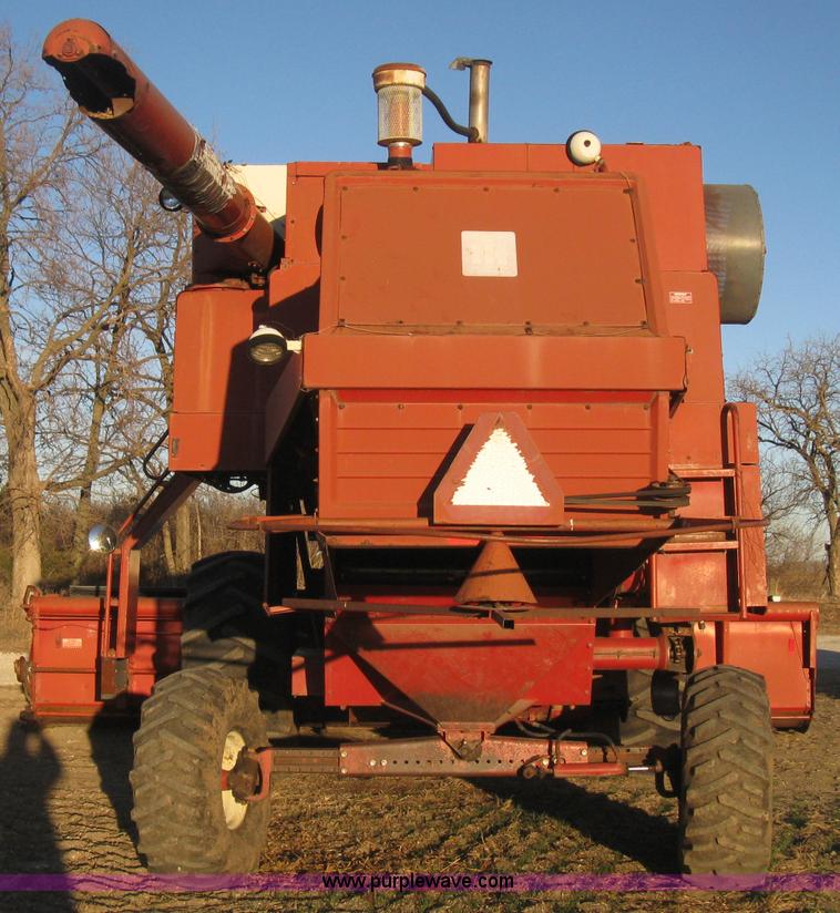 image for item B8488 International 915 Turbo combine
