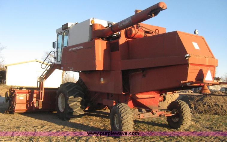 image for item B8488 International 915 Turbo combine