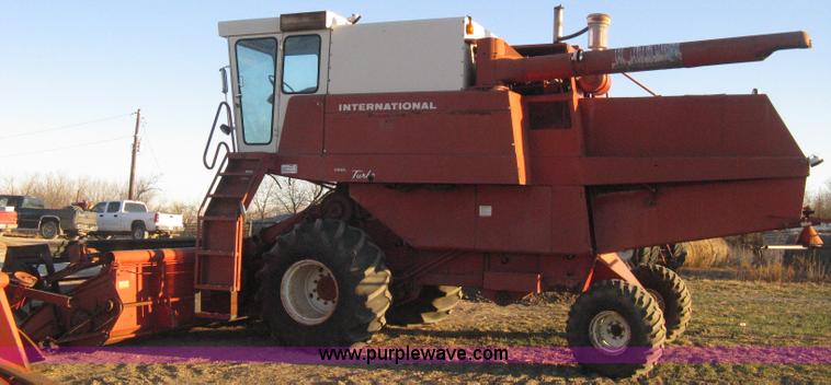 image for item B8488 International 915 Turbo combine