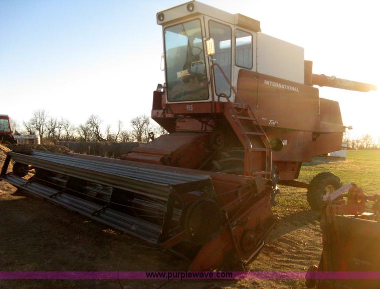 image for item B8488 International 915 Turbo combine