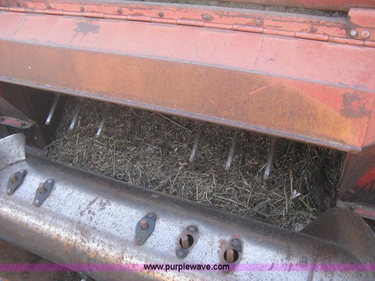 image for item B8488 International 915 Turbo combine