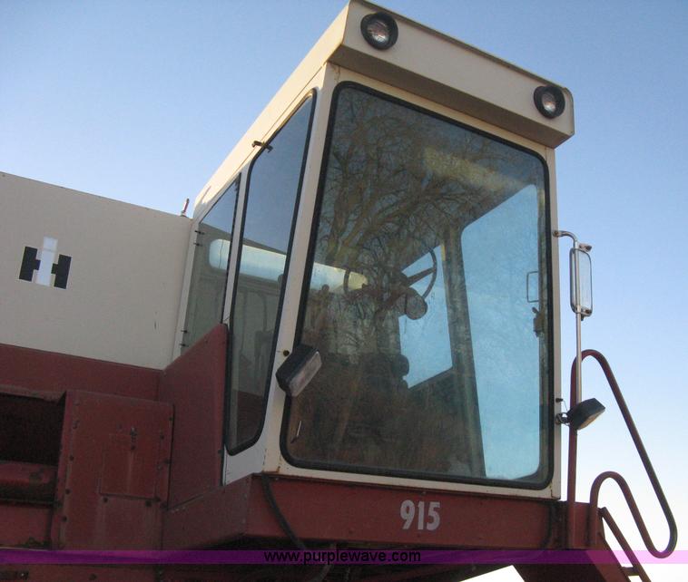 image for item B8488 International 915 Turbo combine