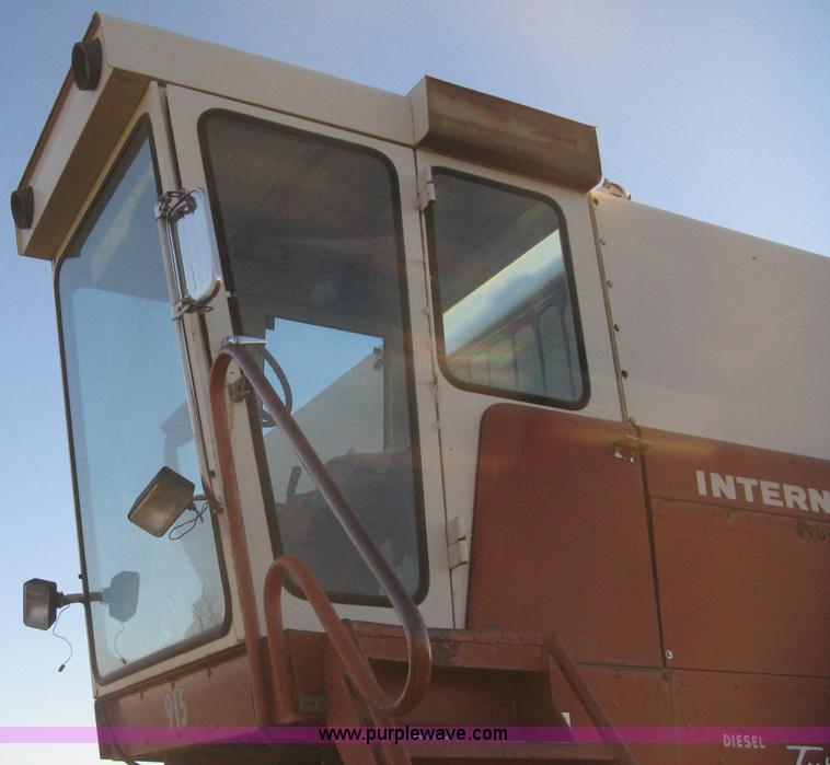 image for item B8488 International 915 Turbo combine