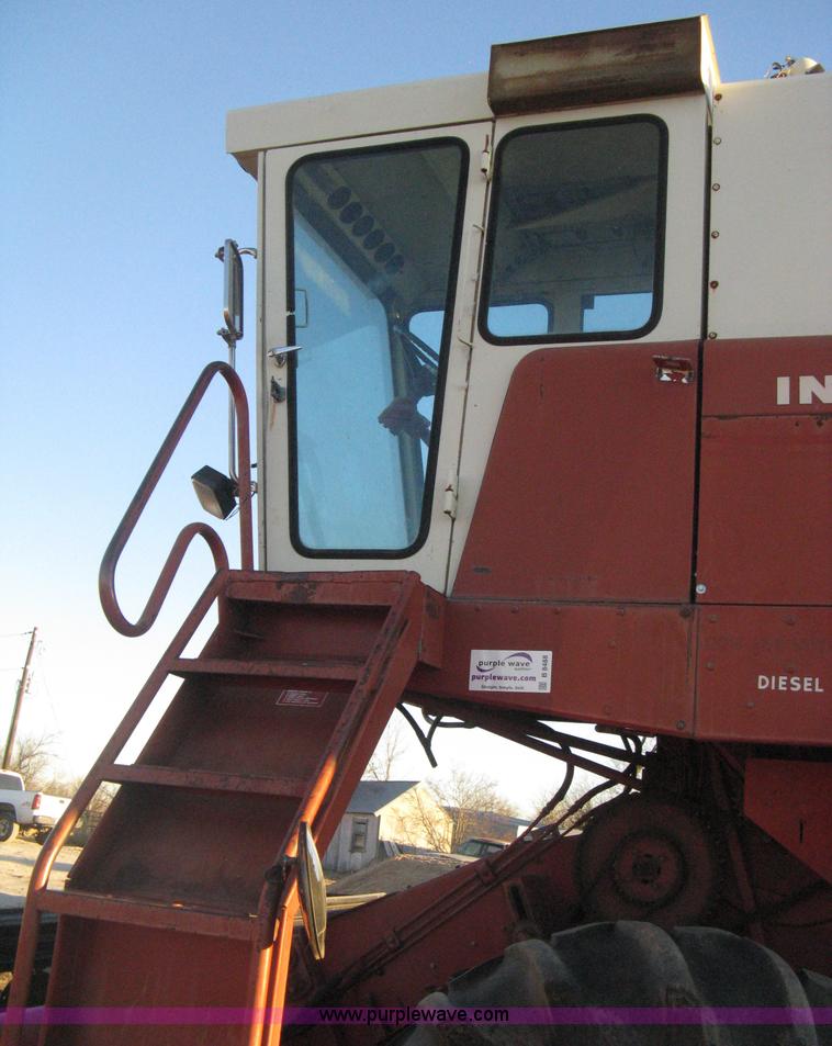 image for item B8488 International 915 Turbo combine