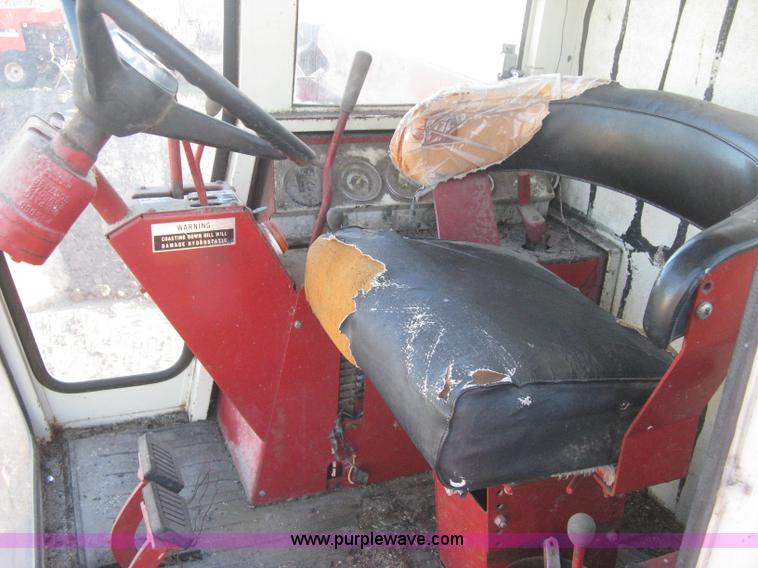 image for item B8488 International 915 Turbo combine