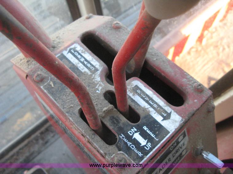 image for item B8488 International 915 Turbo combine