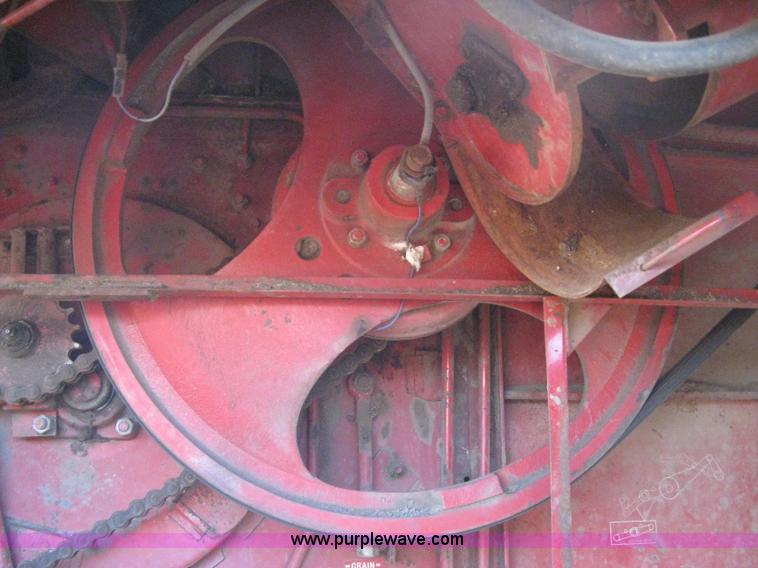 image for item B8488 International 915 Turbo combine