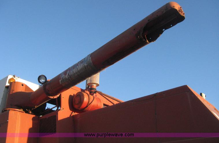 image for item B8488 International 915 Turbo combine