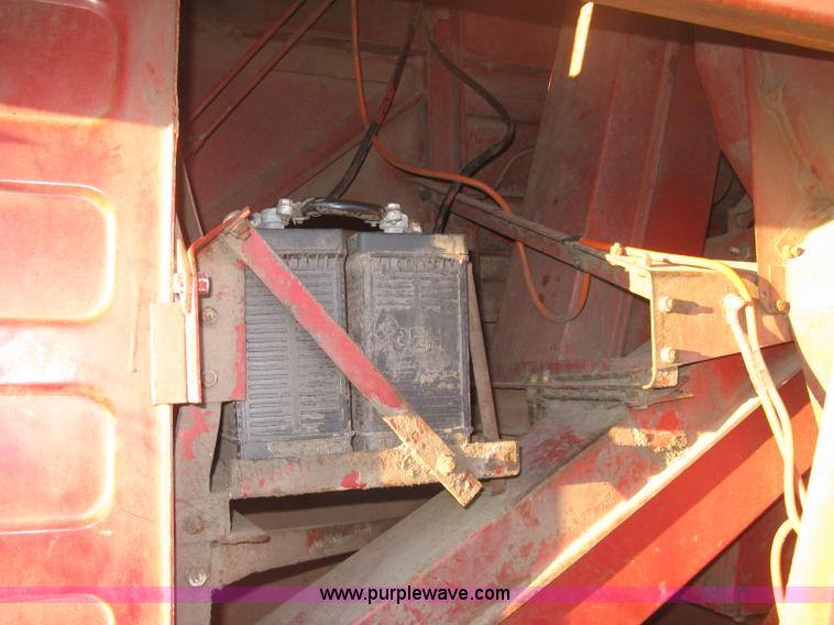 image for item B8488 International 915 Turbo combine