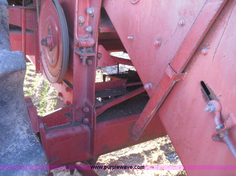 image for item B8488 International 915 Turbo combine