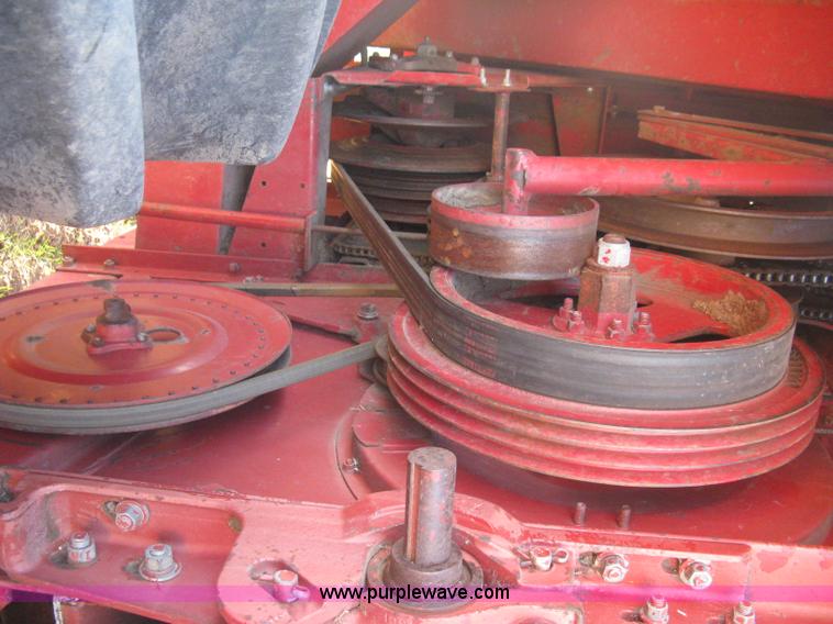 image for item B8488 International 915 Turbo combine